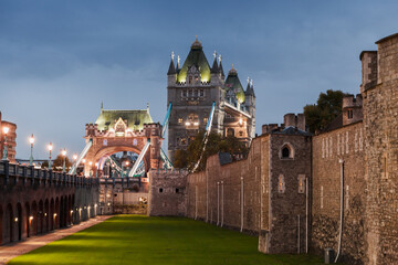 Wall Mural - Tower Bridge and Tower of London at night