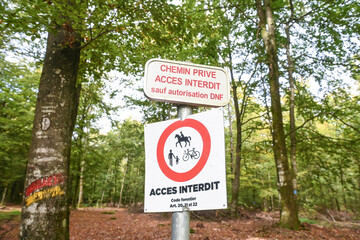 Sticker - Belgique Wallonie Ardenne foret Anlier chemin privé interdit environnement nature