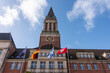 Das Kieler Rathaus beflaggt mit den Farben der Stadt, der deutschen Nationalflagge und der Nationalflagge Israels als Solidaritätsbekundung