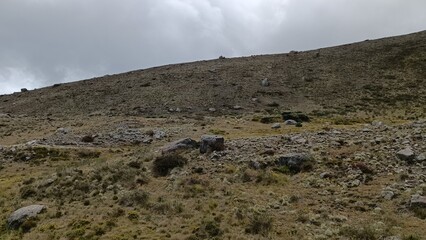 Hermosos paisajes de montañas en el paramo
