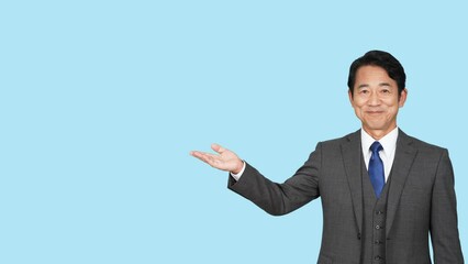 Leinwandbilder - 案内する中年ビジネスマン