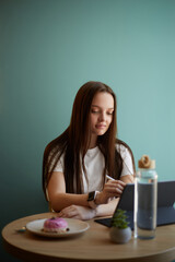 Aufkleber - Graphic designer drawing a sketch on a tablet in cafe. Freelance illustrator at work