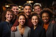 Groupe d'amis adulte multiculturel rassembler autour d'une table dans un bar, restaurant, équipe de travail