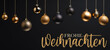 Frohe Weihnachten, festliche Grußkarte mit deutschem Text – Hängende goldene und schwarze Christbaumkugeln, Hintergrund schwarze Wand Textur