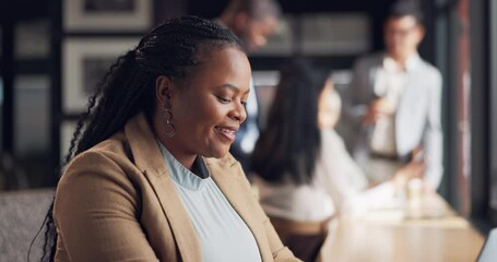 Aufkleber - Business, laptop and happy black woman in office for good news, email or research planning. Smile, face and African female journalist online typing article, story or search for creative, idea or info