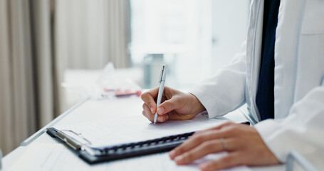 Canvas Print - Doctor, hands and writing on checklist at desk for health, information and paperwork. Table, clipboard and closeup of medical woman on chart for prescription, notes or insurance document in hospital