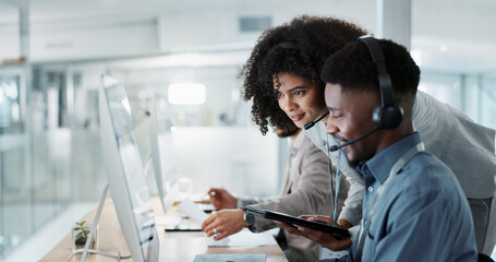 Aufkleber - Call center computer, happy mentor and people for telemarketing sales, outsourcing or check onboarding progress. Technical support data, help desk teamwork and manager consulting agent on CRM info
