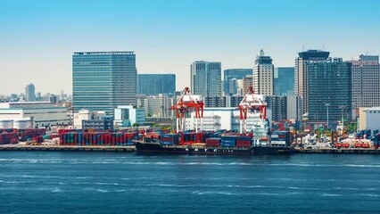 Canvas Print - Timelapse of a busy Tokyo port cargo dock with a view of the Tokyo's skyline