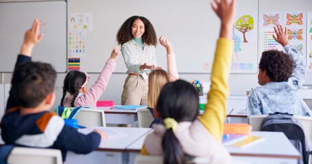 Aufkleber - School, answer and teacher with students in classroom for learning, discussion and knowledge. Help, studying and hands raised with children and woman for why, education scholarship and questions