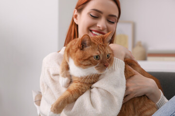 Poster - Happy woman with her cute cat at home