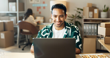 Fototapete - Logistics, man and reading on laptop in office for research, feedback and supply chain for business. Asian, person and happiness on pc for logistics, stock administration or package distribution data