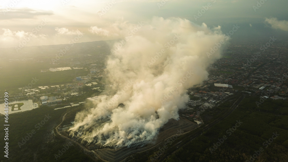 Photo Stock Aerial view of a long-range fire at a large landfill with ...