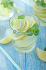 Wall Mural - Glasses with lemon and lime lemonade