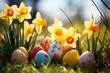 Ostereier umgeben von Osterglocken: Buntes Frühlingsfest