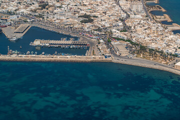 Canvas Print - Aerial view of the Tunisian coast and the city of Mahdia.