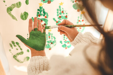 Baby Christmas activity idea, handprint on paper