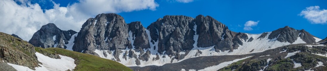 Wall Mural - American Peak panorama in the summer afternoon