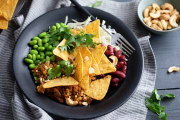 Canvas Print - Healthy bowl with vegetables and chips