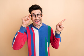 Canvas Print - Photo of young promoter businessman pointing finger empty space amazed his new startup idea proposition isolated on beige color background