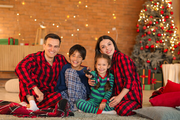 Canvas Print - Happy family watching Christmas movie on TV at home