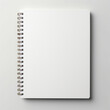 © Iridium Creatives - Fotografia de estilo mockup con detalle de libreta de anillas con hojas en blanco y fondo neutro
