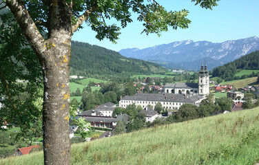 Wall Mural - Spital am Pyhrn mit Stiftskirche