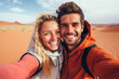 © Carmen Martín J. - Pareja de enamorados viajando por el desierto. Luna de miel.
