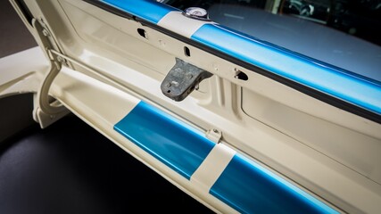 Poster - Locking mechanism on a car trunk