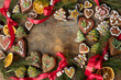 Boże Narodzenie  słodkie wypieki ułożone na desce z miejscem na wpisanie tekstu 