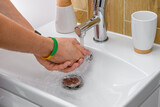 Fototapeta  - Mycie rąk w domowej łazience mydłem antybakteryjnym
