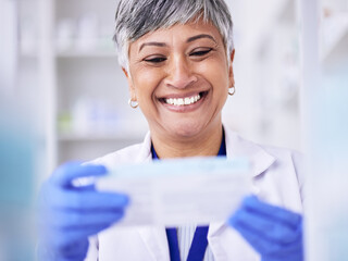 Canvas Print - Happy, pharmacist or senior woman with medication, package and smile with treatment. Mature lady, female person or healthcare professional with happiness, medical or pharmacy with employee or reading