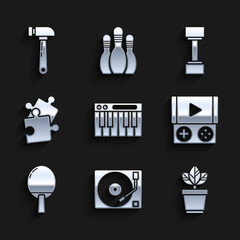 Canvas Print - Set Music synthesizer, Vinyl player with a vinyl disk, Flowers pot, Portable video game console, Racket for playing tennis, Piece of puzzle, Dumbbell and Hammer icon. Vector