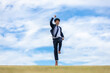 © 健二 中村 - 青空にジャンプするビジネスマン　businessman jumping