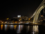 Fototapeta  - nocny widok na słynny most i starówkę Porto