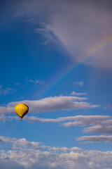 Wall Mural - Hot Air Balloon at the End of a Rainbow