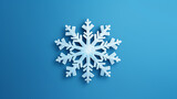 Fototapeta  - Pojedyncza biała śnieżynka na jednolitym niebieskim tle