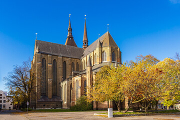 Wall Mural - Blick auf die Marienkirche in der Hansestadt Rostock im Herbst