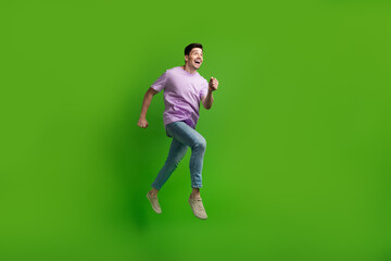 Poster - Full length photo of cheerful man dressed trendy outfit hurrying store watching empty space isolated on green color background