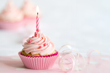 Wall Mural - Pink birthday cupcake