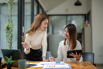 Wall Mural - Businesswoman, supervisor giving advice and consulting about work in the office. Work brief for a team of colleagues.