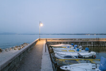 Kleiner Hafen Am Gardasee Zur Blauen Stunde