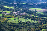 Fototapeta Na sufit - Vista aerea de Zudaire donde el nacimiento del Urederra desde la sierra de Urbasa, Navarra, España.