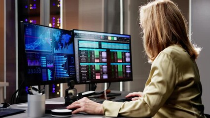 Poster - Analytic Data Expert: Looking Ahead
