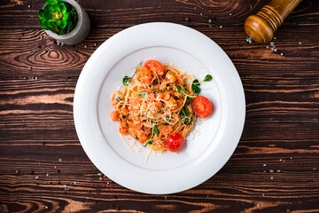 Canvas Print - Pasta with shrimps, mussels, tomatoes, cheese and spices.