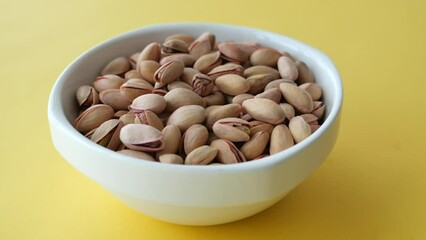Canvas Print - detail shot of pistachios nut on in bowl 