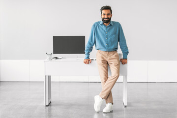 Aufkleber - Confident indian man standing by office desk