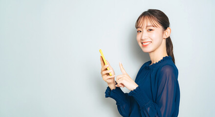 Aufkleber - スマホを使う女性
