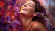 donna sorridente con sfondo astratto di fiori viola, rosa e arancione