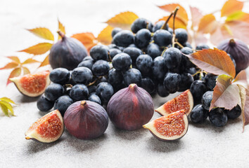 Sticker - Fresh ripe figs and dark grapes