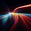 Fotografia con detalle de carretera en tunel, con luces veloces de varios colores en transito